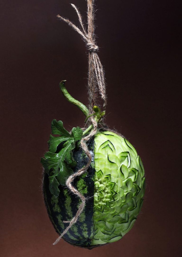 Резьба по овощам. Скульптура из овощей и фруктов. Скульптуры из арбуза. Висячие арбузы. Carve photos