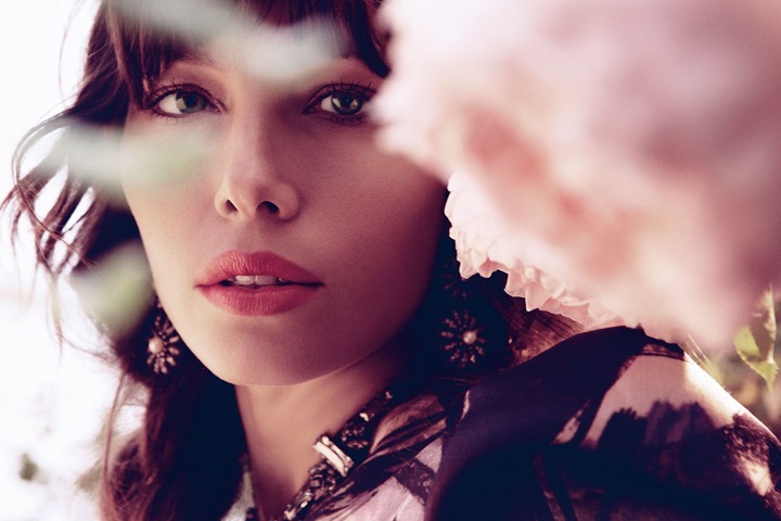 jessica-biel-by-dusan-reljin-love-in-bloom---us-instyle-august-2012-5
