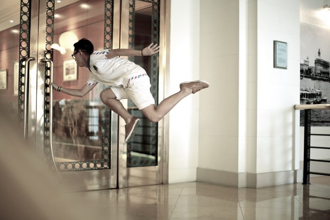 Amazing 'levitating' pictures by Jeff Cheong and Jayden levitationsg03