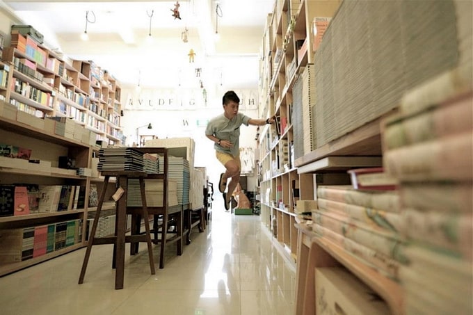 Amazing 'levitating' pictures by Jeff Cheong and Jayden levitationsg05