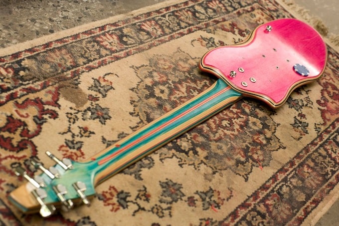 Skateboard Guitars by DLX & Haroshi skate_guitar09