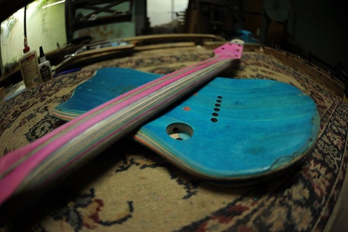 Skateboard Guitars by DLX & Haroshi skate_guitar14