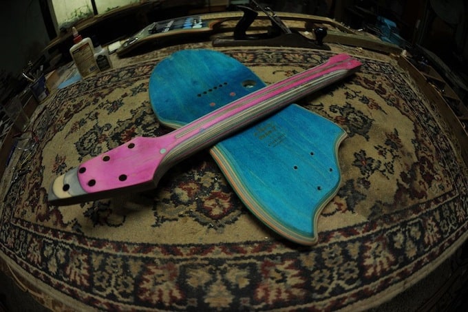Skateboard Guitars by DLX & Haroshi skate_guitar15