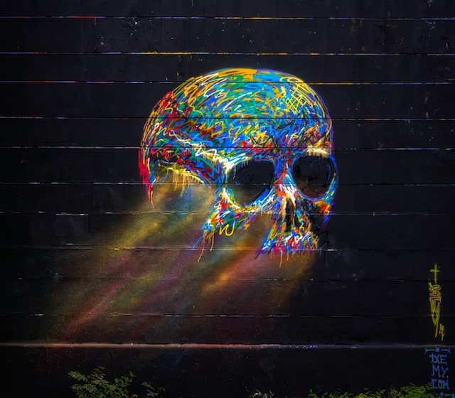 street-art-by-txemy-in-barcelona-spain