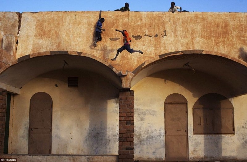 Reuters' Most Powerful Photos of the Year 2013 article-2516663-19c537ff00000578-353_964x635