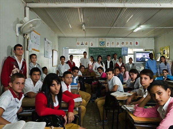 Classes of School Kids from all over the World in their Classrooms classroom-portraits-worldwide_02