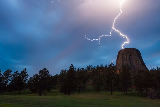 devils tower lightning
