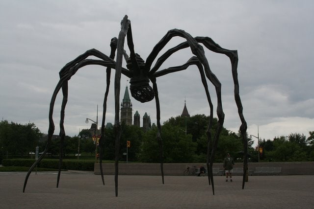 20-strange-sculptures-pi-spider