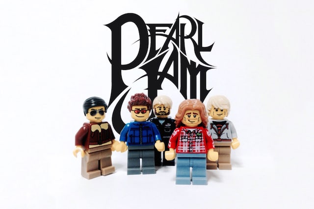 lego-iconic-bands-04