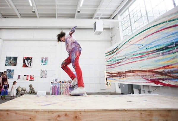 Matt_Reilly_Creates_Paintings_By_Performing_Skateboard_Tricks_On_A_Ramp_2014_01