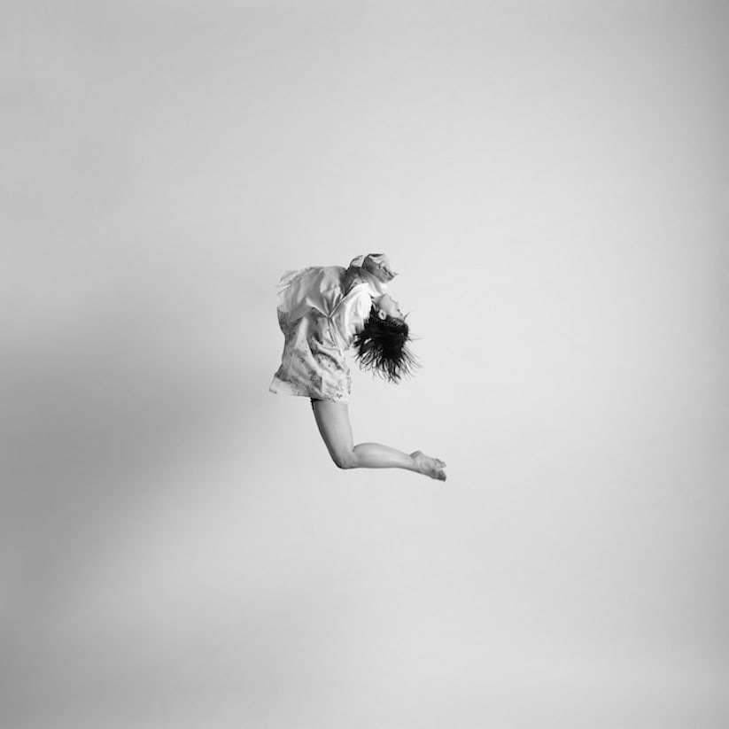 energetic_black_and_white_portraits_of_people_captured_in_mid_jump_2014_03