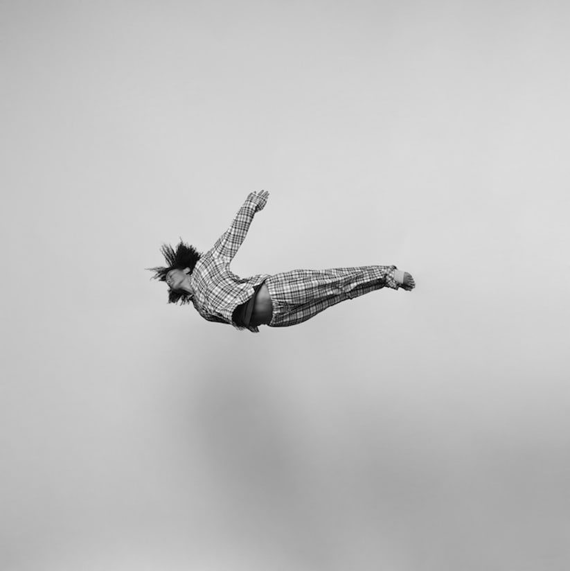 Energetic_Black_And_White_Portraits_Of_People_Captured_In_Mid_Jump_2014_05