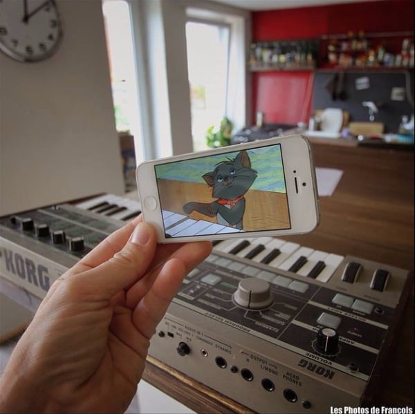francois_dourlen_blurs_the_line_between_popular_culture_and_the_real_world_with_his_iphone_2014_05