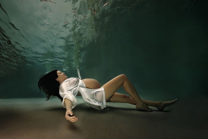 Stunning Underwater Maternity Photosession mermaidmoms03