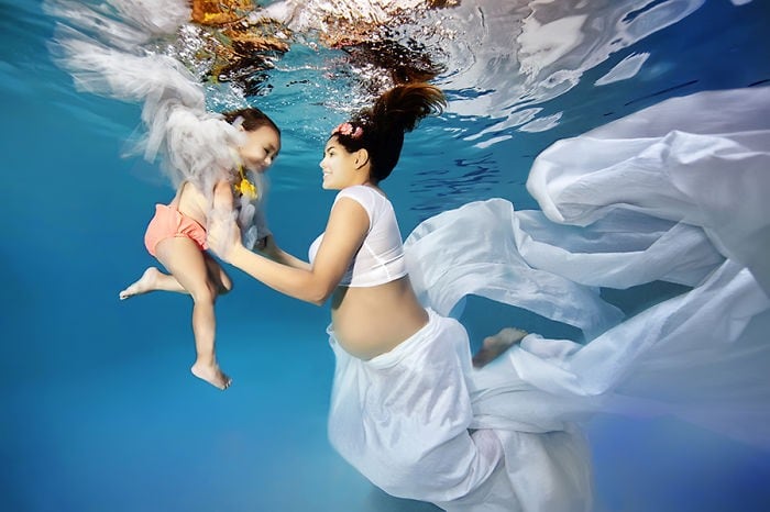 Stunning Underwater Maternity Photosession mermaidmoms04