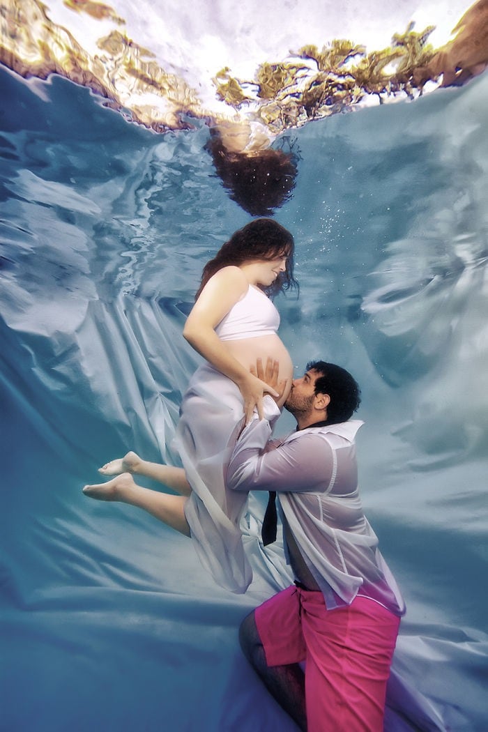 Stunning Underwater Maternity Photosession Freeyork