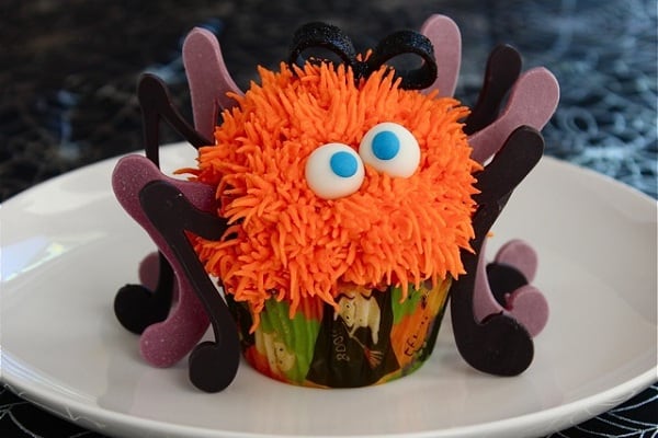 10 Cute and Creative Halloween Cupcakes spooky-spider-cupcakes-by-buttercream-blondie