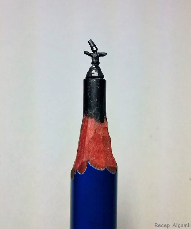 Tiny_Sculptures_Carved_Into_Pencil_Tips_by_Recep_Alcamli_2014_03