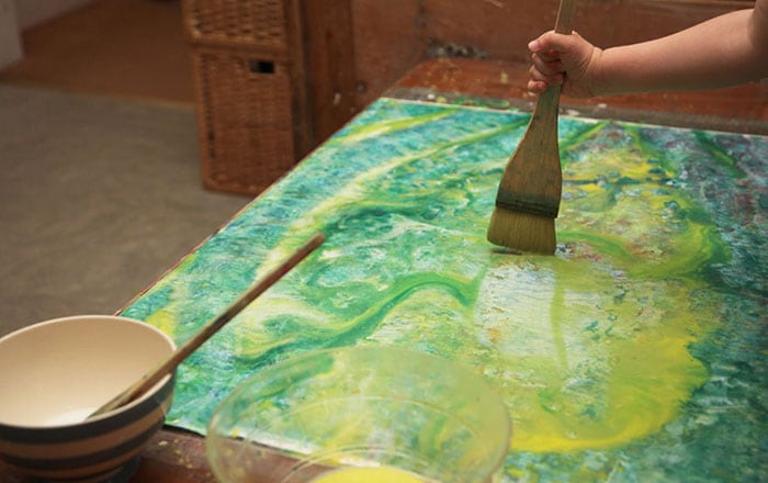 little-girl-painting