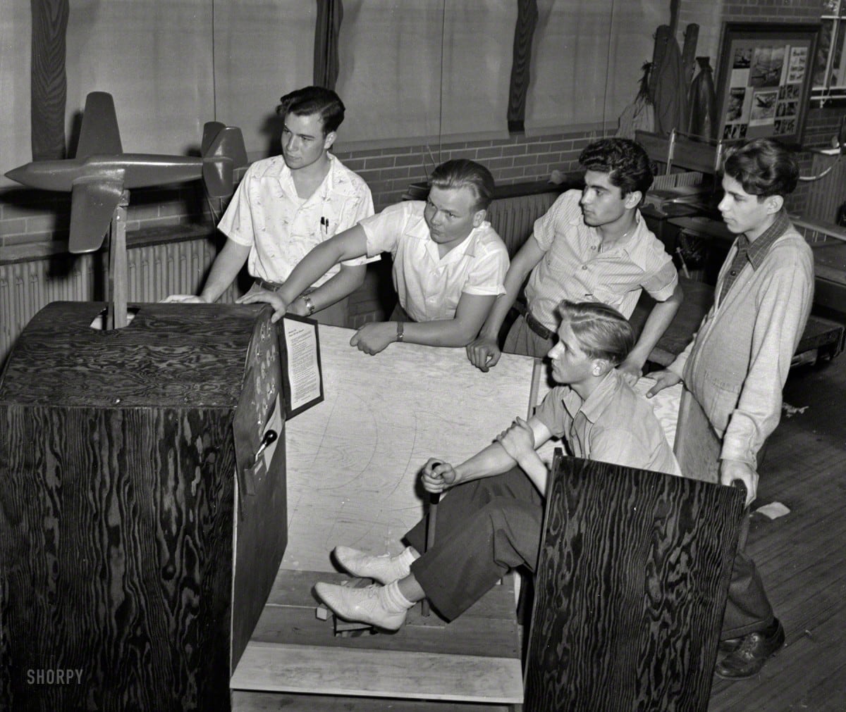 Photos of 38 Rarely Seen Moments of World History a flight simulator in 1942