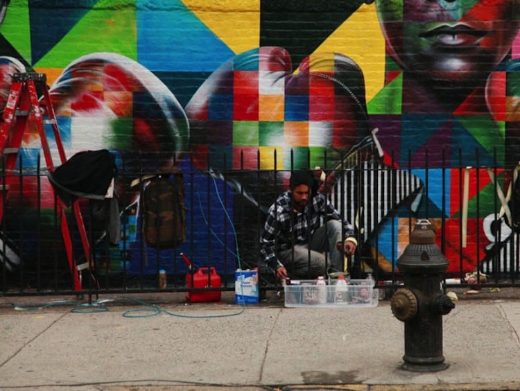 Colorful_Mural_of_Basquiat_and_Andy_Warhol_by_Eduardo_Kobra_in_Brooklyn_NYC_2014_05