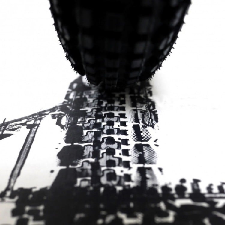 Famous_Landmarks_Printed_with_Bicycle_Tire_Tracks_by_Artist_Thomas_Yang_2014_03