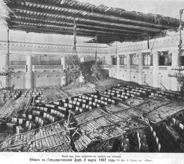 Photos of 38 Rarely Seen Moments of World History the ceiling of the russian parliament collapsed, 1907