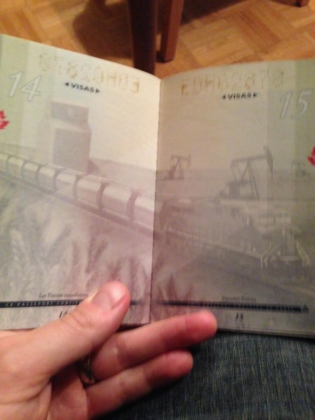 canadian-passports-under-blacklight_05