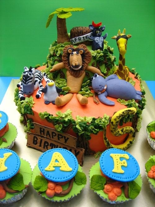37 of The Most Creative Cakes That Are Too Cool to Eat 5673555-r3l8t8d-500-81