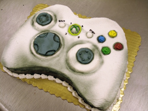 37 of The Most Creative Cakes That Are Too Cool to Eat 5674455-r3l8t8d-500-360_controller_cake_by_erisana1