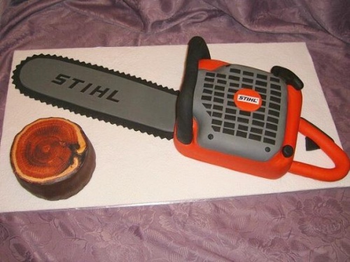 37 of The Most Creative Cakes That Are Too Cool to Eat 5674855-r3l8t8d-500-chainsaw-cake-design-image-11
