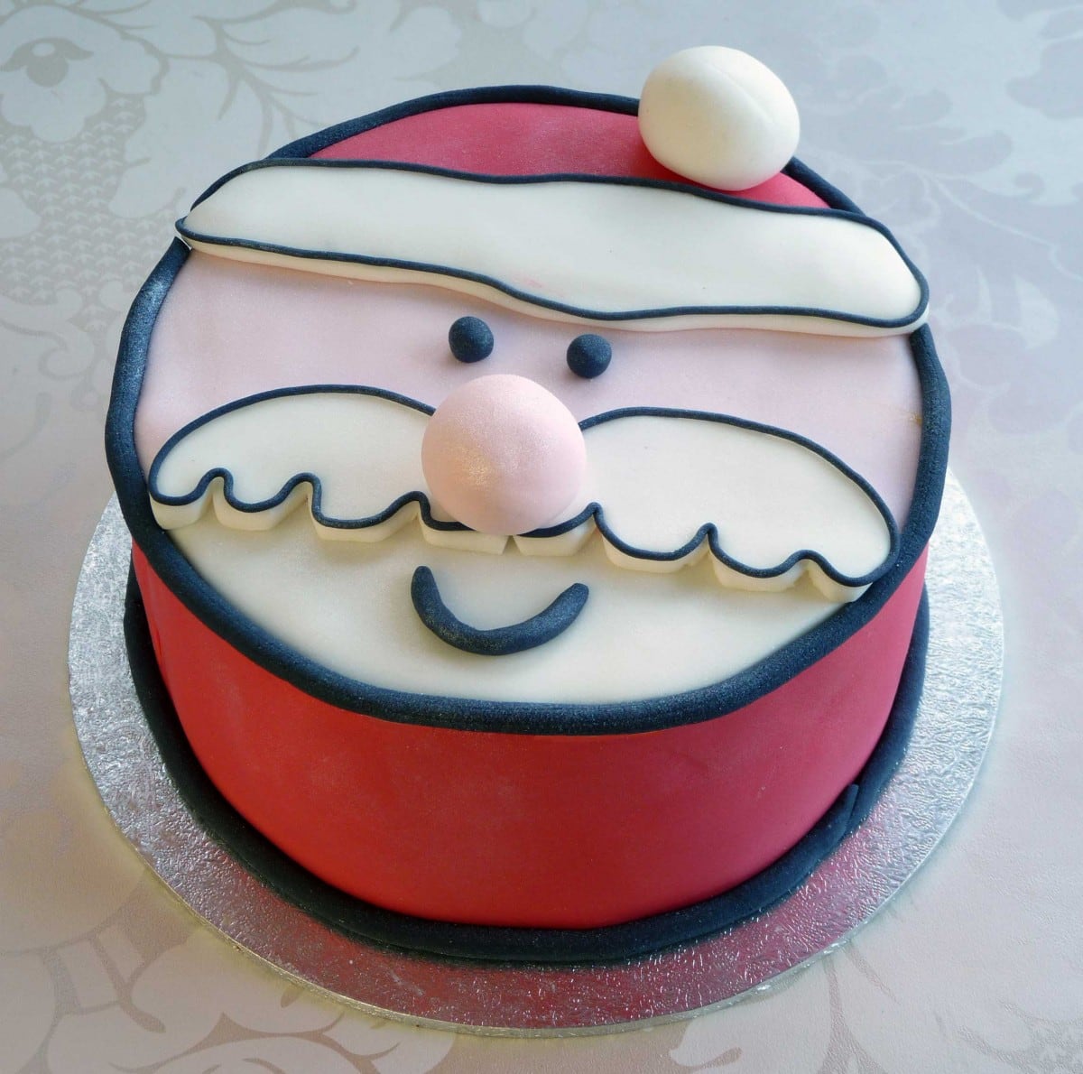 37 of The Most Creative Cakes That Are Too Cool to Eat father-christmas-head-cake