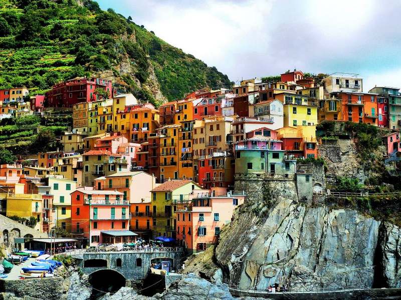 vernazza italy top 15 most stunning cliff side towns and villages 