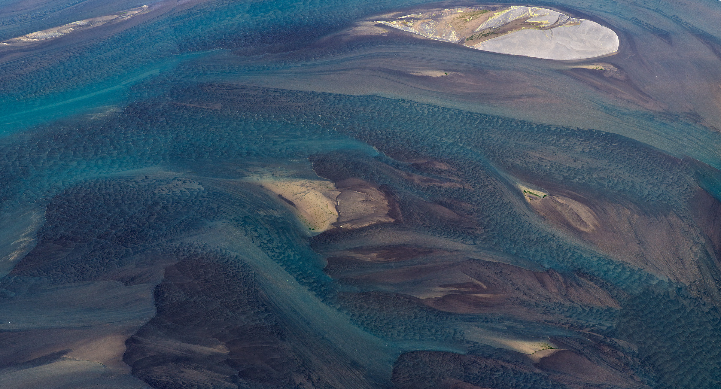 Stunning Aerial Photos Of Icelandic Rivers From Above lg_26156641_panoramad800e_0611n-1