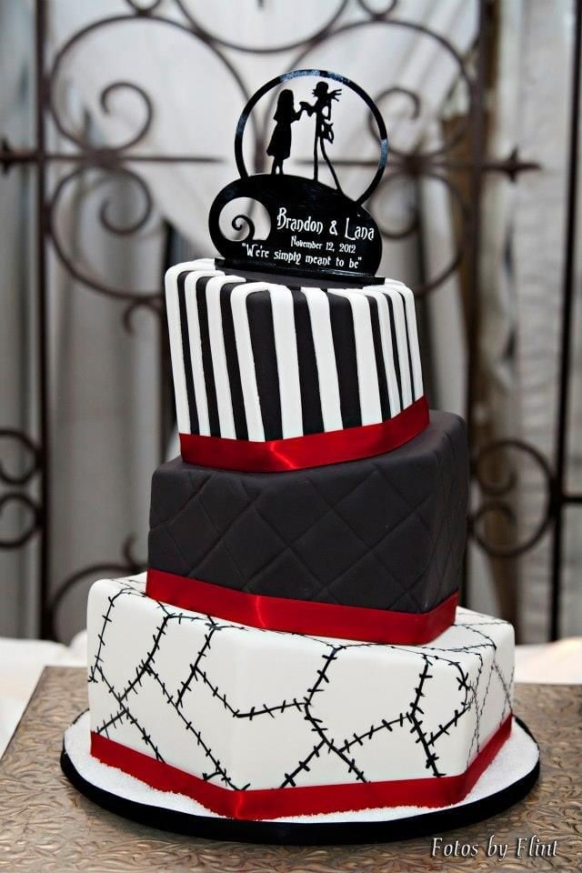 37 of The Most Creative Cakes That Are Too Cool to Eat perfect halloween nightmare before christmas cake for 2014 party - piano keys chocolate stitches red-f81795