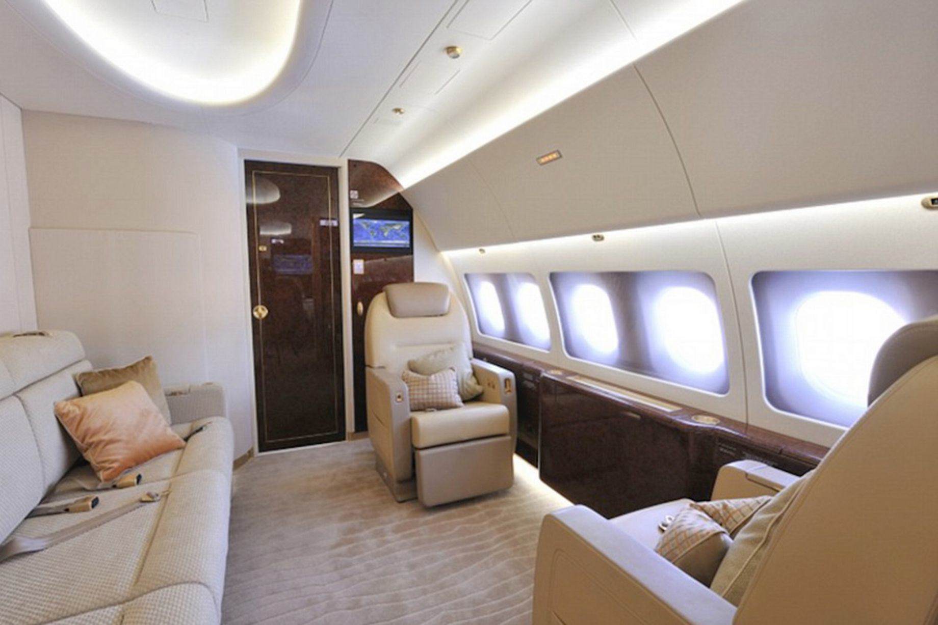 A Look Inside Prince Charles's Luxurious Private Aircraft | FREEYORK