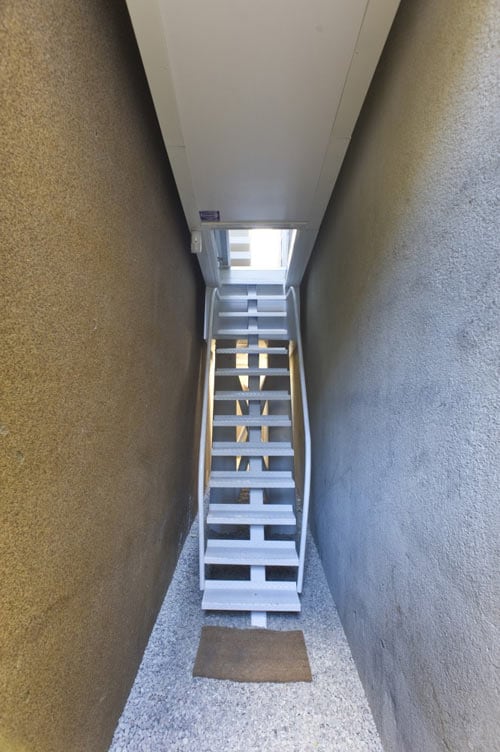 World's Thinnest House: Keret House by Jakub Szczesny skinny-house-3