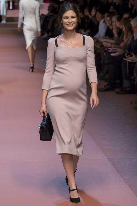 dolce-gabanna-fall-2015-runway-pregnant-model-h724