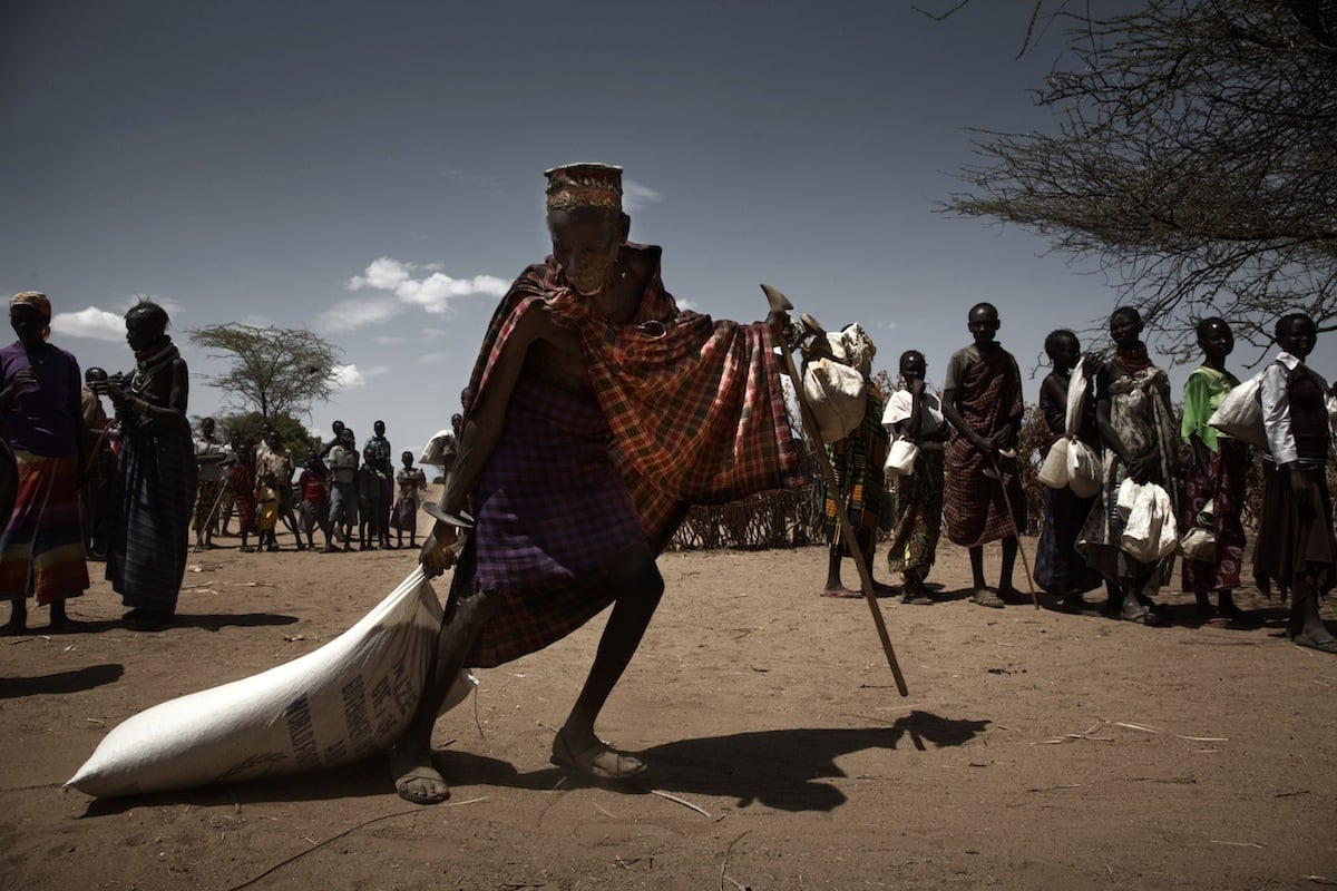 Stefano De Luigi's Shocking Photographs of Drought in Kenya stefano-de-luigi-kenya-shots-448-1424101499
