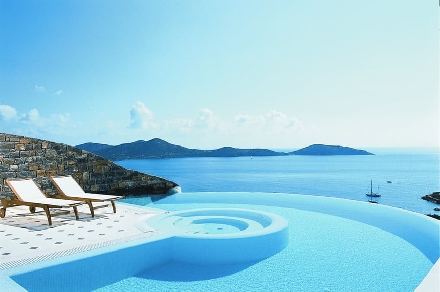 the 24 amazing pools you need to jump in before you die 17