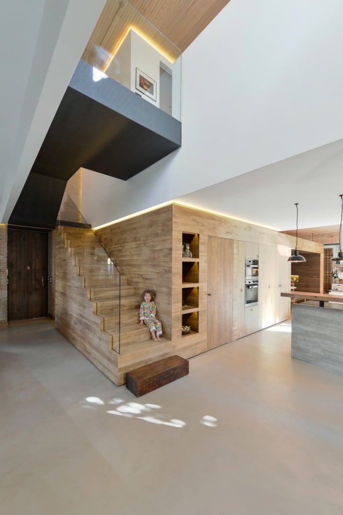 House in Estoril / Ricardo Morena harmonious-relationship-between-the-old-and-the-contemporary-architecture-house-in-estoril-homeworlddesign-13-683x1024