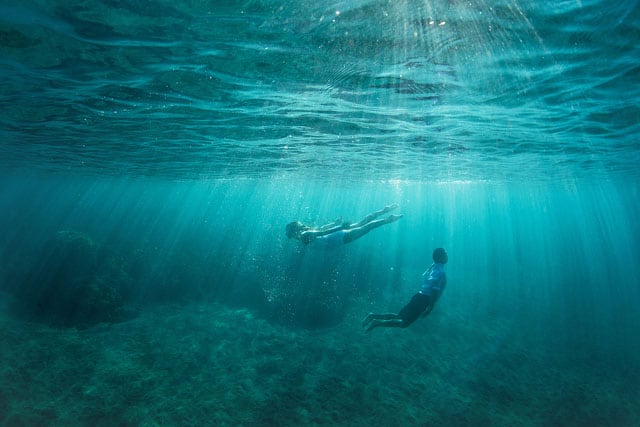 Amazing Under Water Pre-Wedding Shoot Off the Coast of Maui the-underwater-wedding-portraits_10