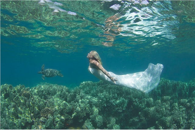 Amazing Under Water Pre-Wedding Shoot Off the Coast of Maui the-underwater-wedding-portraits_11