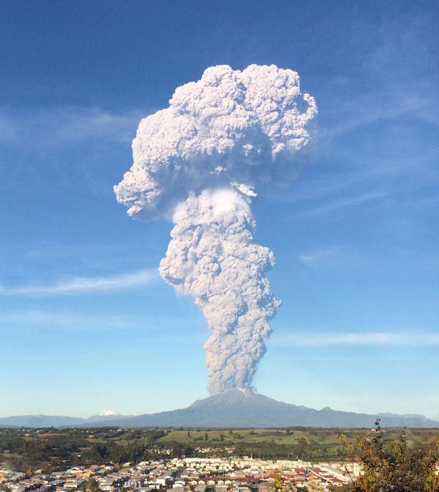 10 Magnificent Photographs Of Volcano Eruption in Chile volcano-10