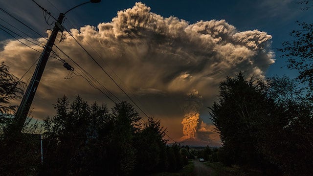 10 Magnificent Photographs Of Volcano Eruption in Chile volcano-4