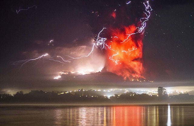 10 Magnificent Photographs Of Volcano Eruption in Chile volcano-9