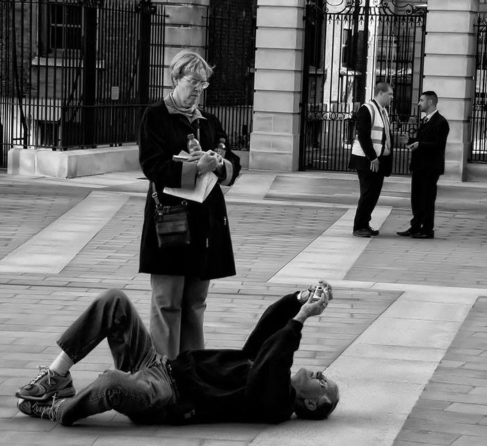 16 Photographs Of Photographers Photographing mv8p4GJ