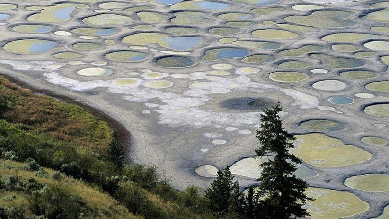 30 Charming Places That Are Hard To Believe Really Exist source: boredpanda.com {link: http://www.boredpanda.com/earth-photos-look-alien}