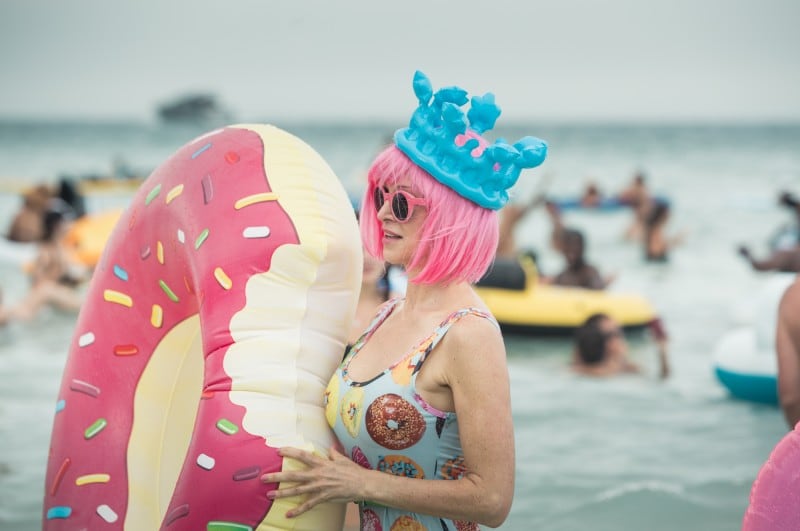 Miami's B Side By Mauricio Candela playa-personajes-7
