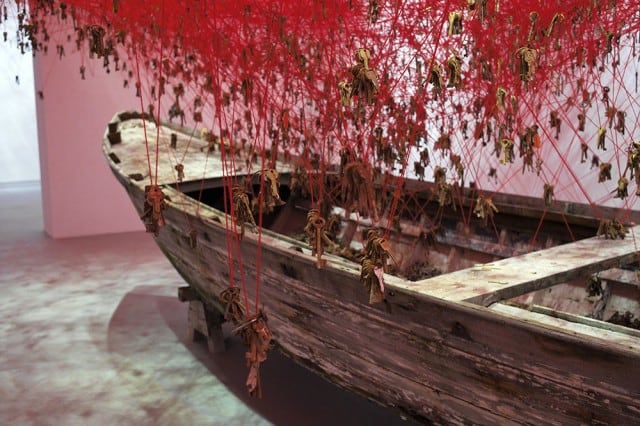 “The Key in the Hand”: Red Web with Threads and Keys Installation by Chiharu Shiota shiota-5-640x426